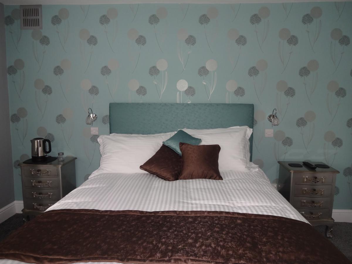 The Snooty Fox Warminster Otel Dış mekan fotoğraf